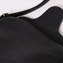 Load image into Gallery viewer, 極美品 CHROME HEARTS クロムハーツ ハート ラージ ショルダーバッグ ガンスリンガー レザー ブラック 中古 4b013660