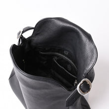 Load image into Gallery viewer, 極美品 CHROME HEARTS クロムハーツ ハート ラージ ショルダーバッグ ガンスリンガー レザー ブラック 中古 4b013660