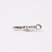 Load image into Gallery viewer, 新品同様 CHROME HEARTS クロムハーツ 18K タイニークロス ファットクロス 純正 9.1g パヴェダイヤ ペンダント WG 中古 4b013917