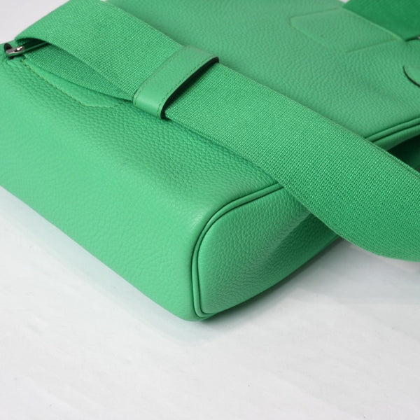 新品同様 エルメス HERMES アッカドPM B刻印 ワンショルダーバッグ ヴェールコミック トゴ 新型 シルバー金具 中古 4b014108