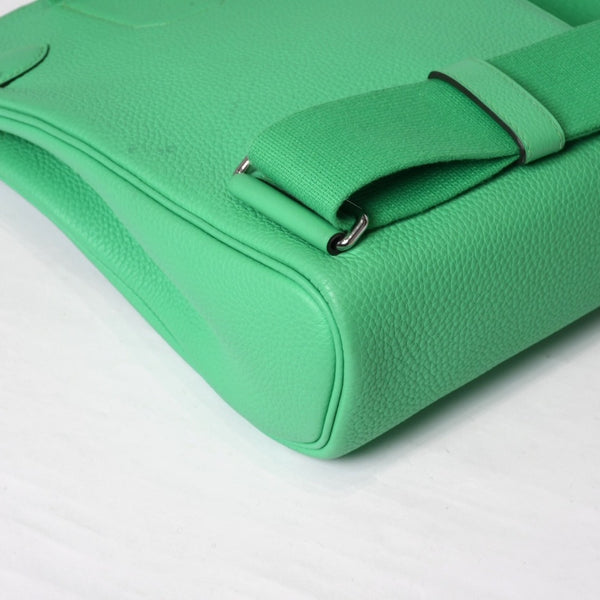 新品同様 エルメス HERMES アッカドPM B刻印 ワンショルダーバッグ ヴェールコミック トゴ 新型 シルバー金具 中古 4b014108
