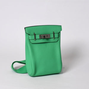 新品同様 エルメス HERMES アッカドPM B刻印 ワンショルダーバッグ ヴェールコミック トゴ 新型 シルバー金具 中古 4b014108
