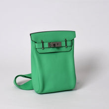 画像をギャラリービューアに読み込む, 新品同様 エルメス HERMES アッカドPM B刻印 ワンショルダーバッグ ヴェールコミック トゴ 新型 シルバー金具 中古 4b014108