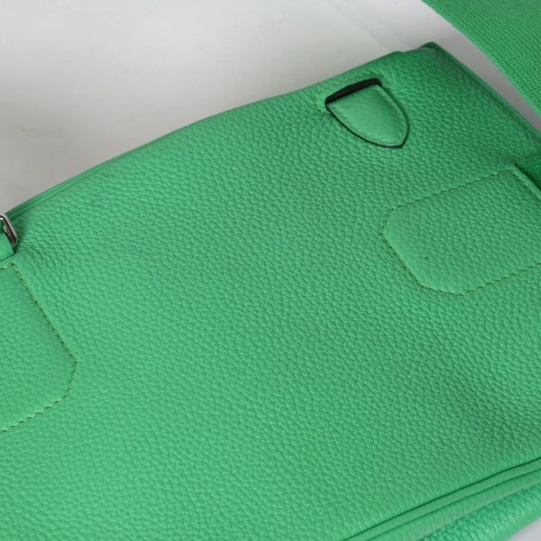 新品同様 エルメス HERMES アッカドPM B刻印 ワンショルダーバッグ ヴェールコミック トゴ 新型 シルバー金具 中古 4b014108