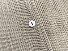 Load image into Gallery viewer, 極美品 ISSEY MIYAKE イッセイミヤケ WHITE LABEL プリーツベスト サンプル JAPAN製 ポリエステル カーキ 中古 4b004344