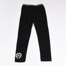 Load image into Gallery viewer, 極美品 CHROME HEARTS クロムハーツ LOGO PRINT LEGGINGS ロゴプリント レギンス サイズS ホースシュー プリント ブラック 中古 4b013681