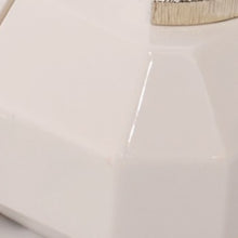 Load image into Gallery viewer, 極美品 CHANEL シャネル AirPods Pro ケース AB6425 ココマーク レザー フェイクパール ホワイト ゴールド ブラック 中古 4b013616