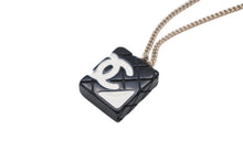画像をギャラリービューアに読み込む, CHANEL シャネル ネックレス ココマーク カンボンライン 05C刻印 プラスチック メタル ブラック ホワイト ゴールド金具 美品 中古 4c073901