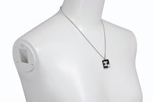画像をギャラリービューアに読み込む, CHANEL シャネル ネックレス ココマーク カンボンライン 05C刻印 プラスチック メタル ブラック ホワイト ゴールド金具 美品 中古 4c073901