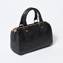 Load image into Gallery viewer, 新品同様 LOUIS VUITTON ルイヴィトン ナノ スピーディ 2WAYハンドバッグ M82450 ブラック モノグラムアンプラントレザー 中古 4b013705
