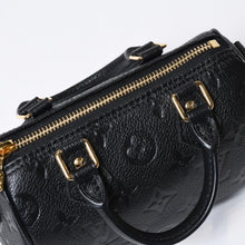 Load image into Gallery viewer, 新品同様 LOUIS VUITTON ルイヴィトン ナノ スピーディ 2WAYハンドバッグ M82450 ブラック モノグラムアンプラントレザー 中古 4b013705