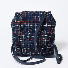 Load image into Gallery viewer, 極美品 CHANEL シャネル リュック 巾着 ツイード キャビアスキン 22番台 ガンメタリック金具 ネイビー レッド ホワイト 中古 4b013603