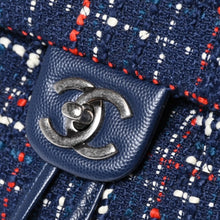 Load image into Gallery viewer, 極美品 CHANEL シャネル リュック 巾着 ツイード キャビアスキン 22番台 ガンメタリック金具 ネイビー レッド ホワイト 中古 4b013603