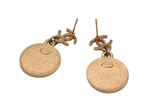 Load image into Gallery viewer, CHANEL シャネル ココマーク スター メダル ピアス 6g 01P GP ゴールド 両耳用 星 ロゴ アクセサリー 美品 中古 4c050163