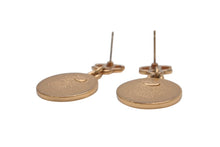 Load image into Gallery viewer, CHANEL シャネル ココマーク スター メダル ピアス 6g 01P GP ゴールド 両耳用 星 ロゴ アクセサリー 美品 中古 4c050163