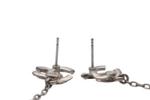 画像をギャラリービューアに読み込む, 新品同様 CHANEL シャネル ラインストーン ココマーク ピアス 重量約8g A18S刻印 クリアストーン メタル ロゴ シルバー 両耳用 アクセサリー 中古 4c060800