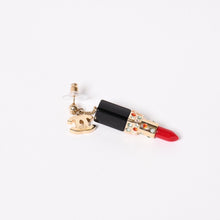 Load image into Gallery viewer, 極美品 CHANEL シャネル リップスティック ココマーク スイングピアス 04A刻印 ラインストーン 重量19.46g マルチカラー アクセサリー 両耳用 ゴールド金具 中古 4c074867
