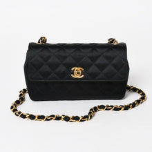 Load image into Gallery viewer, 極美品 CHANEL シャネル ミニマトラッセ18 Sフラップ Sチェーンショルダーバッグ 0番台 ココマーク サテン ブラック 中古 4b01251