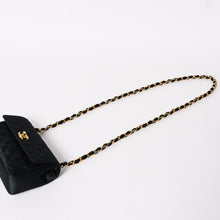 Load image into Gallery viewer, 極美品 CHANEL シャネル ミニマトラッセ18 Sフラップ Sチェーンショルダーバッグ 0番台 ココマーク サテン ブラック 中古 4b01251