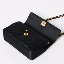 Load image into Gallery viewer, 極美品 CHANEL シャネル ミニマトラッセ18 Sフラップ Sチェーンショルダーバッグ 0番台 ココマーク サテン ブラック 中古 4b01251