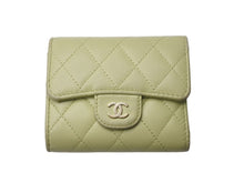 Load image into Gallery viewer, CHANEL シャネル マトラッセ スモールウォレット コンパクト 三つ折り財布 ラムスキン ライトグリーン 美品 中古 4c072872