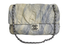 Load image into Gallery viewer, 極美品 CHANEL シャネル デカココ ショルダーバッグ ラージ 13番台 レザー イタリア製 ブルー ホワイト 中古 4c062896
