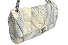 Load image into Gallery viewer, 極美品 CHANEL シャネル デカココ ショルダーバッグ ラージ 13番台 レザー イタリア製 ブルー ホワイト 中古 4c062896