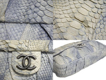 Load image into Gallery viewer, 極美品 CHANEL シャネル デカココ ショルダーバッグ ラージ 13番台 レザー イタリア製 ブルー ホワイト 中古 4c062896