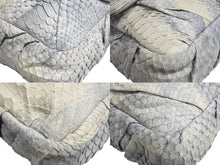 Load image into Gallery viewer, 極美品 CHANEL シャネル デカココ ショルダーバッグ ラージ 13番台 レザー イタリア製 ブルー ホワイト 中古 4c062896