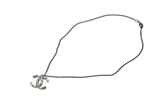 Load image into Gallery viewer, CHANEL シャネル ココマークネックレス リバーシブル 09A刻印 重量約9.8 シルバー ラインストーン ラメ メタル 美品 中古 4c063074