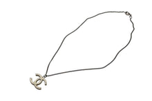 Load image into Gallery viewer, CHANEL シャネル ココマークネックレス リバーシブル 09A刻印 重量約9.8 シルバー ラインストーン ラメ メタル 美品 中古 4c063074