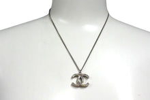 Load image into Gallery viewer, CHANEL シャネル ココマークネックレス リバーシブル 09A刻印 重量約9.8 シルバー ラインストーン ラメ メタル 美品 中古 4c063074