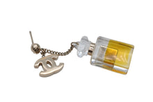Load image into Gallery viewer, CHANEL シャネル ココマーク No.5 ボトル モチーフ ピアス 10g 94A GP ゴールド 両耳用 香水 ロゴ アクセサリー 美品 中古 4c065798