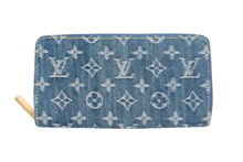 画像をギャラリービューアに読み込む, 極美品 LOUIS VUITTON ルイヴィトン ジッピーウォレット M95341 長財布 モノグラムデニム ゴールド金具 ブルー 中古 4c067117