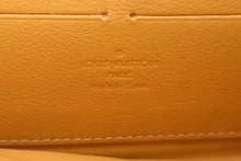 Load image into Gallery viewer, 極美品 LOUIS VUITTON ルイヴィトン ジッピーウォレット M95341 長財布 モノグラムデニム ゴールド金具 ブルー 中古 4c067117