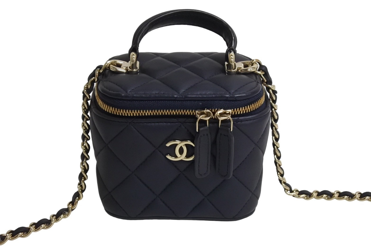 極美品 CHANEL シャネル チェーンミニバニティバッグ AP2198B08645NJ320 ココマーク ランダム番台 ネイビー ラムスキン 中古  4c067128 – Casanova Vintage