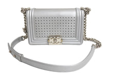 画像をギャラリービューアに読み込む, CHANEL シャネル ボーイシャネル チェーンショルダーバッグ 24番台 イタリア製 メタリックカーフレザー シルバー 美品 中古 4c067130