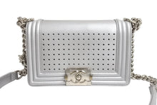 画像をギャラリービューアに読み込む, CHANEL シャネル ボーイシャネル チェーンショルダーバッグ 24番台 イタリア製 メタリックカーフレザー シルバー 美品 中古 4c067130
