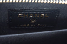 画像をギャラリービューアに読み込む, CHANEL シャネル コインケース 小銭入れ カメリア ココマーク 29番台 ラムスキン シルバー金具 ブラック 美品 中古 4c067170