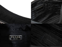 Load image into Gallery viewer, PRADA プラダ ホーボー RE-EDITION 2000 ホーボー ハンドバッグ トライアングルロゴ ブラック ナイロン 1NE515 美品 中古 4c067185