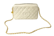 画像をギャラリービューアに読み込む, CHANEL シャネル ショルダーバッグ 2番台 ココマーク ココボール ホワイト キャビアスキン ゴールド金具 美品 中古 4c067493cc