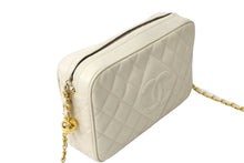 画像をギャラリービューアに読み込む, CHANEL シャネル ショルダーバッグ 2番台 ココマーク ココボール ホワイト キャビアスキン ゴールド金具 美品 中古 4c067493cc