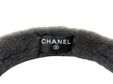 Load image into Gallery viewer, 新品未使用 CHANEL シャネル イヤーマフ ココマーク 耳あて サイドロゴ グレー 中古 4c067534