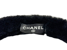 Load image into Gallery viewer, 新品未使用 CHANEL シャネル イヤーマフ ココマーク 耳あて サイドロゴ ブラック 中古 4c067585