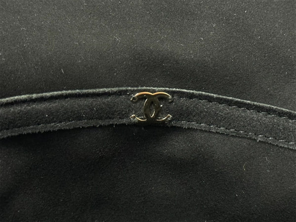 New Unused 2024 CHANEL Bucket Hat Reversible Mouton Hat Coco Mark Made in Italy Black Used 4c067586