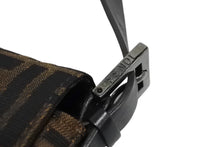 画像をギャラリービューアに読み込む, FENDI フェンディ マンマバケット ハンドバッグ ズッカ柄 ズッカ ブラウン シルバー金具 美品 中古 4c067595