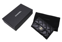 Load image into Gallery viewer, 極美品 CHANEL シャネル カードケース スモールウォレット マトラッセ ラムスキン 31番台 ブラック ゴールド金具 中古 4c067603