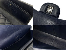 Load image into Gallery viewer, 極美品 CHANEL シャネル チェーンショルダーバッグ キャビアスキン マトラッセ30 Wフラップ ネイビー シルバー金具 19番台 中古 4c067661