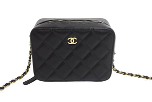 極美品 CHANEL シャネル マトラッセ カメラバッグ ショルダーバッグ キャビアスキン マトラッセ ブラック ゴールド金具 中古 4c067682