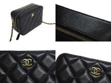 Load image into Gallery viewer, 極美品 CHANEL シャネル マトラッセ カメラバッグ ショルダーバッグ キャビアスキン マトラッセ ブラック ゴールド金具 中古 4c067682